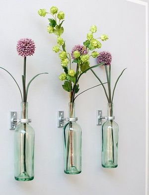 Як стильно використовувати старі речі і тару в якості горщиків і ваз для квітів